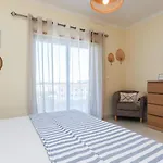 Charming Flat 10 Min Walk To Beach