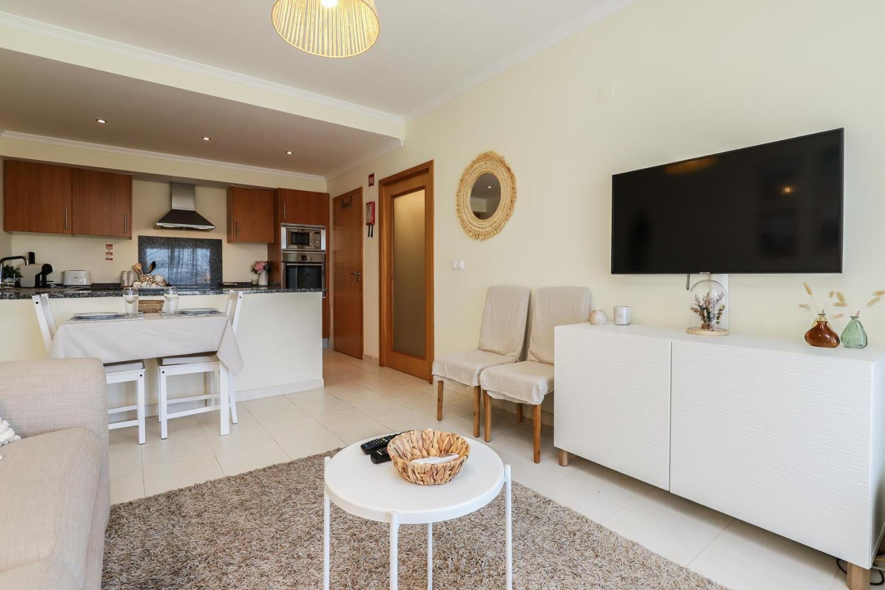 Charming Flat 10 Min Walk To Beach Apartment *