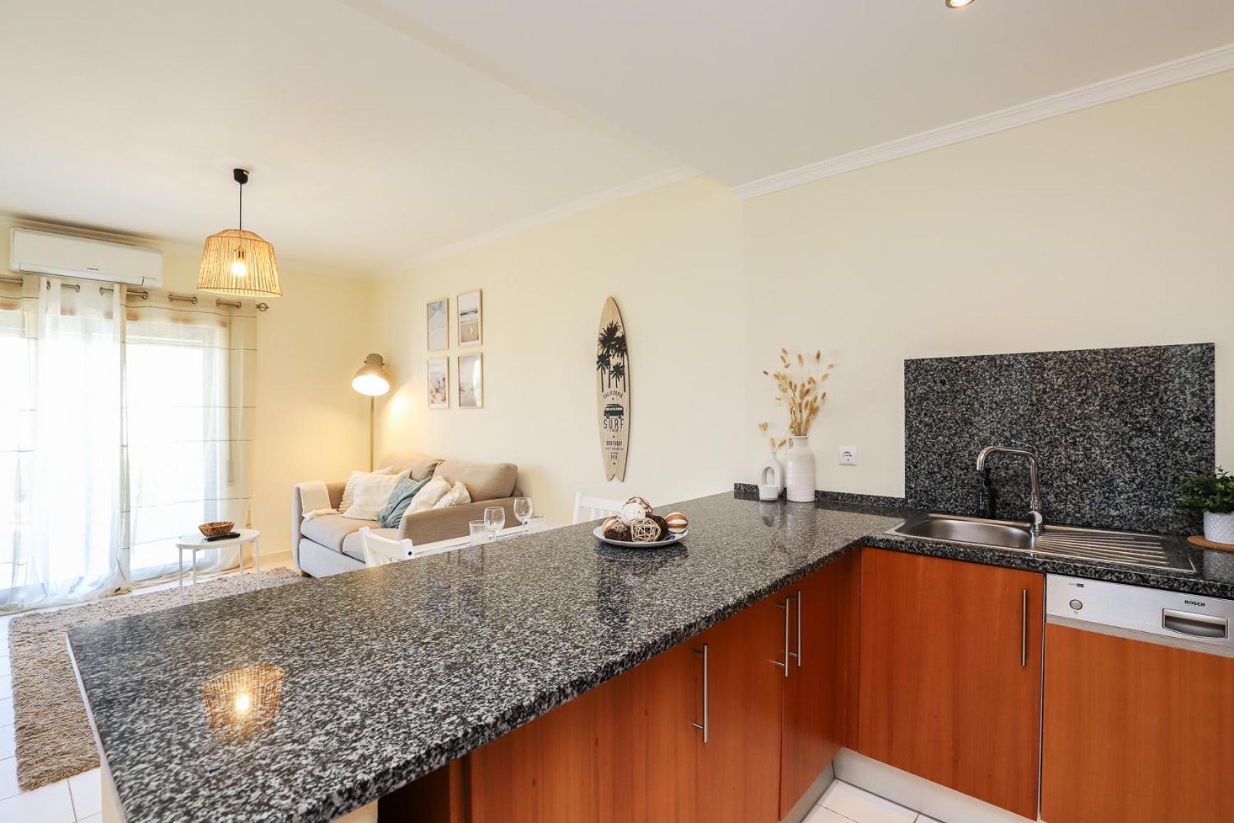 Apartment Charming Flat 10 Min Walk To Beach *