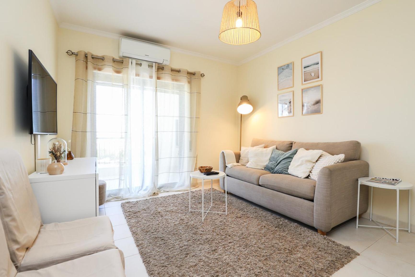 Apartment Charming Flat 10 Min Walk To Beach *